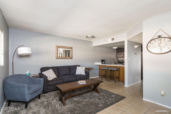 Foto del edificio - 7436 E Chaparral Rd