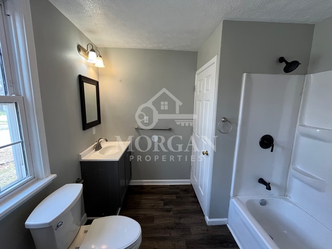 Building Photo - 2316 N B St