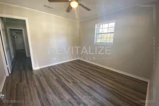 Foto del edificio - Renovated 1 Bedroom 1 Bath DUPLEX!