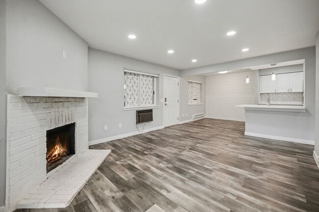 Foto del edificio - Spacious 1 Bed 1 Bath in the heart of Aurora! LEASING SPECIAL!!