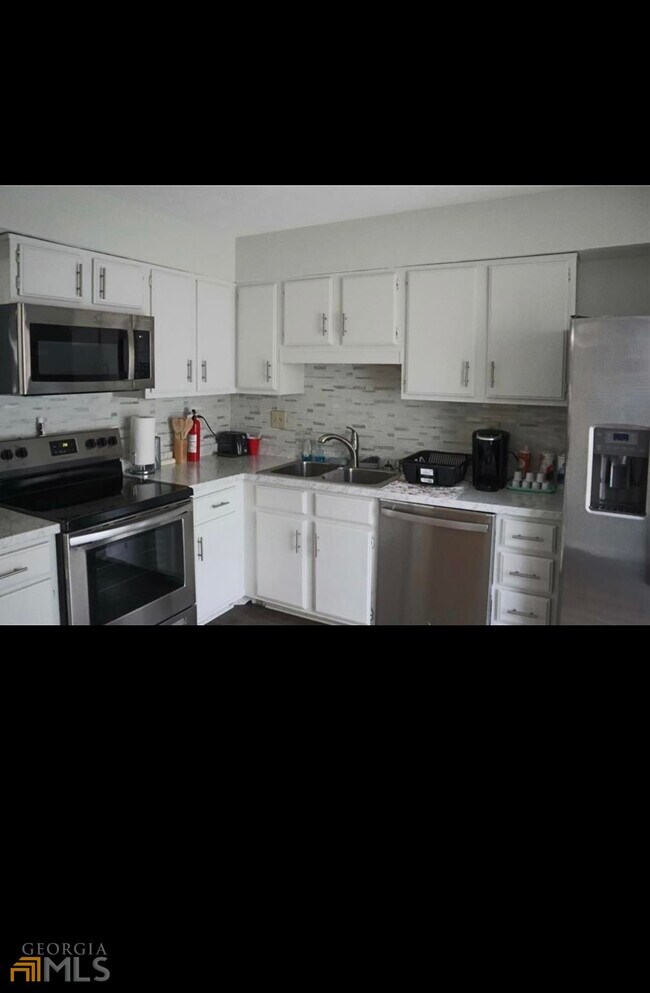 Foto del edificio - 3159 Shadow Walk Ln
