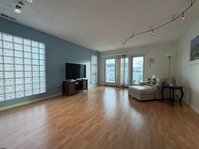 Building Photo - 5 N New Haven Ave