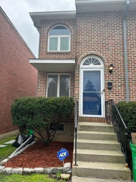 Primary Photo - 1516 W Tremont St