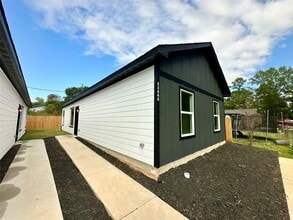 Building Photo - 11555 Persimmon St