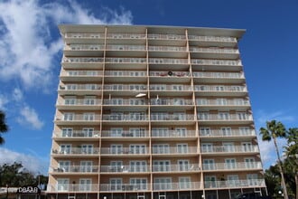 Building Photo - 404 S Beach St