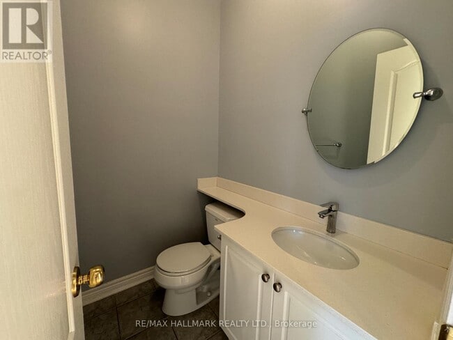 Photo du bâtiment - 10561 Bayview Ave