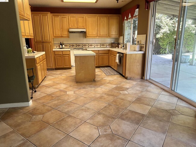 Building Photo - 1531 Siemering Way