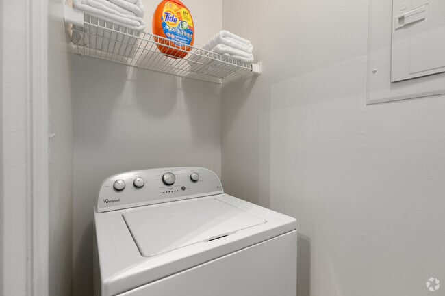 2BR, 2.5BA - 1,098SF In-Unit Laundry - Crestline Cary