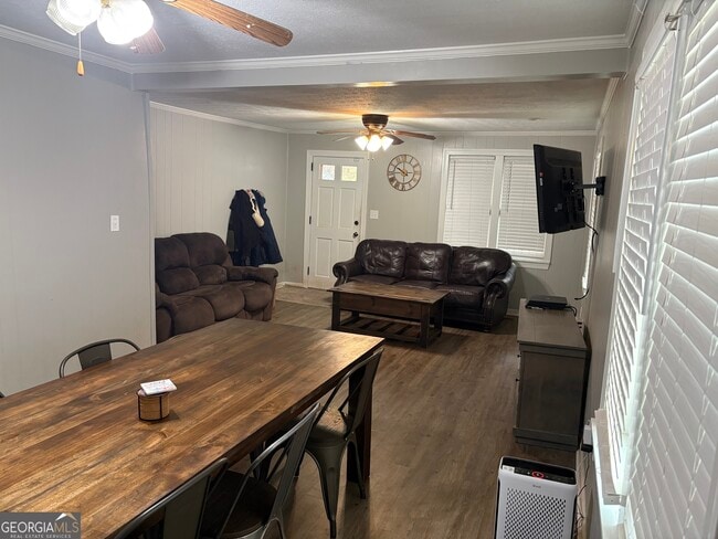 Building Photo - 19 Helms St