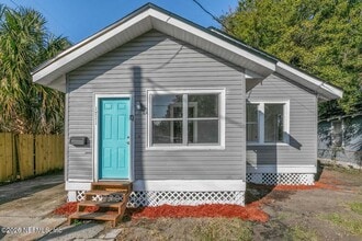 Building Photo - 2106 Moncrief Rd