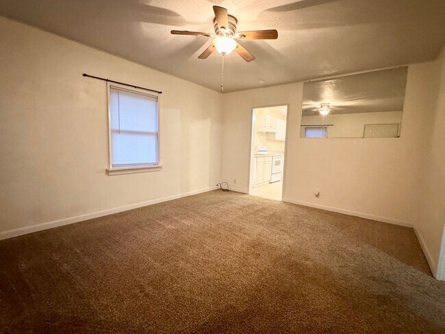 Building Photo - Now Available – Charming 2-Bedroom Cottage in Shelton!