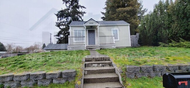 Building Photo - 5323 N 39th St