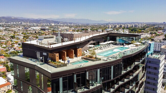Foto del edificio - 6401 Wilshire Blvd