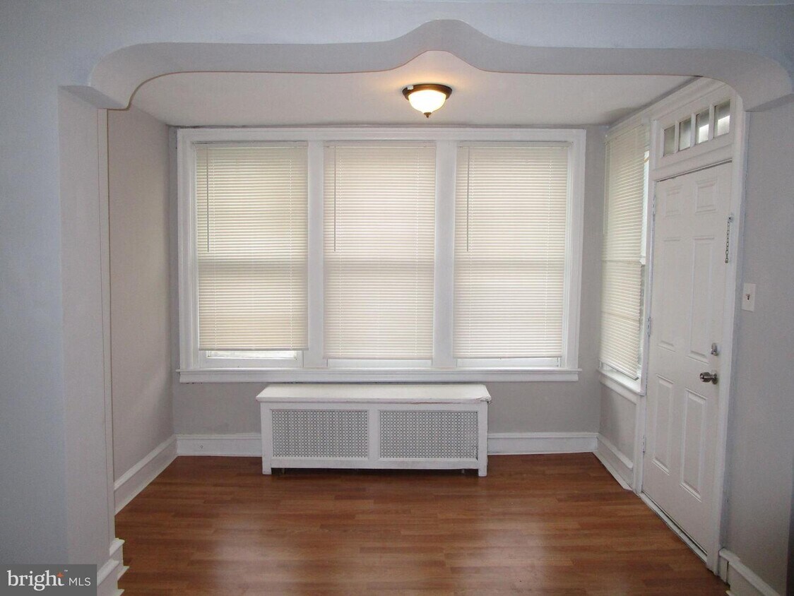 Primary Photo - 3829 Lawndale St