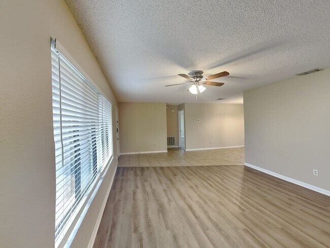 Building Photo - 2241 Evangelina Ave
