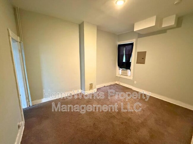 Foto del edificio - 2449 Barclay St