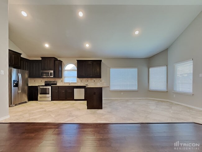 Building Photo - 2933 Saddle Creek Dr