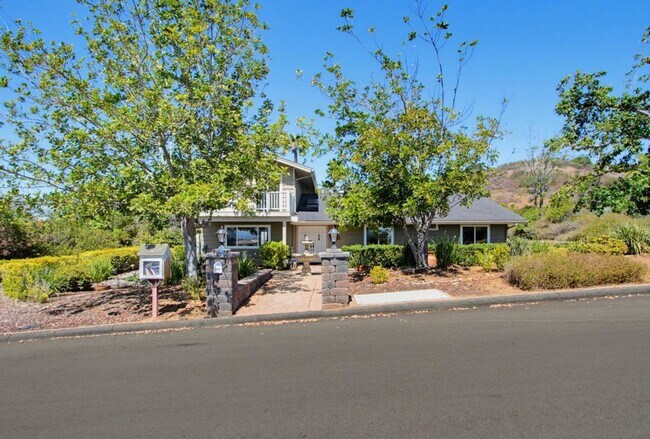 Foto del edificio - Peaceful Country Living - 3 Bedroom on 1/2 Acre, Available Now!