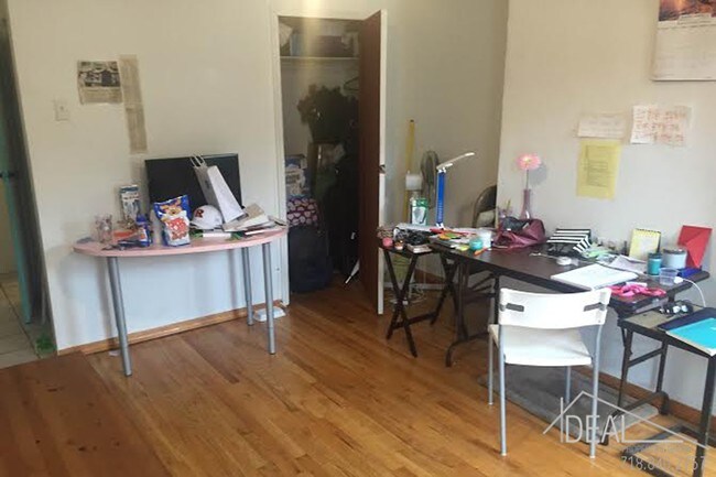 Building Photo - Pet Friendly 2 Bedroom in Park Slope!
