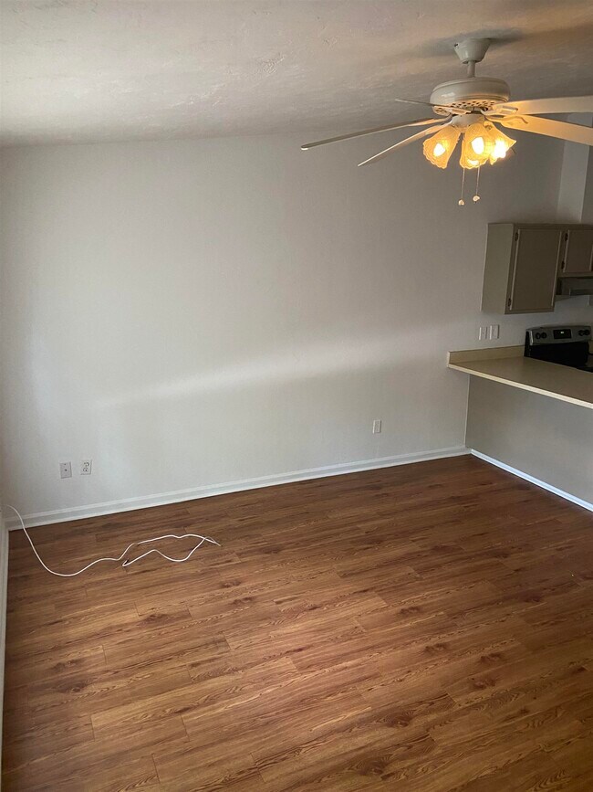 Building Photo - 214 White Dr