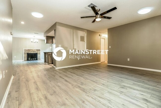 Building Photo - 4 Bedroom Pet-Friendly Home in Clearwater, FL with Main Street Renewal