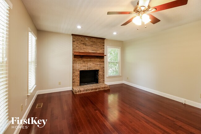 Foto del edificio - 4907 Whisper Oak Dr