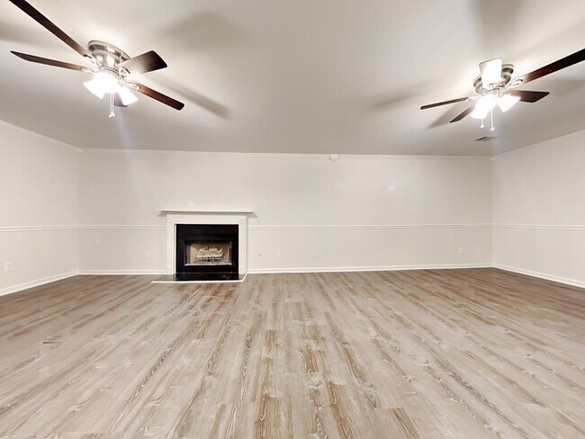 Building Photo - 982 Forest Glen