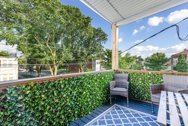 Fully furnished 1 or 2bd, parking, balcony, AC, Laundry - 9003 Bronx Ave