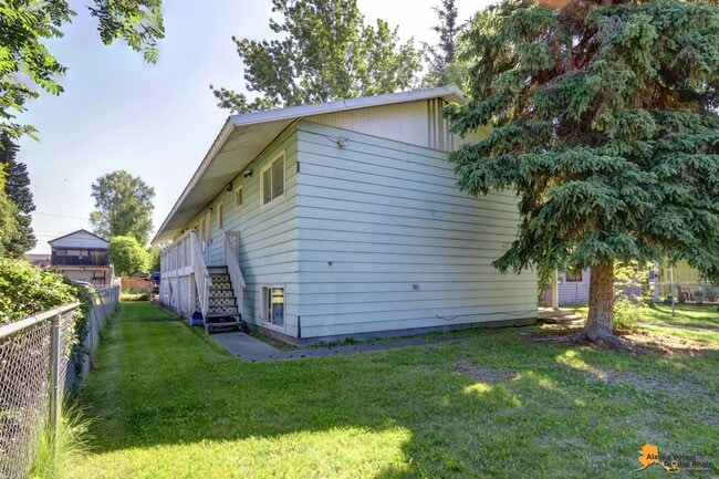 Building Photo - 1121 Latouche St