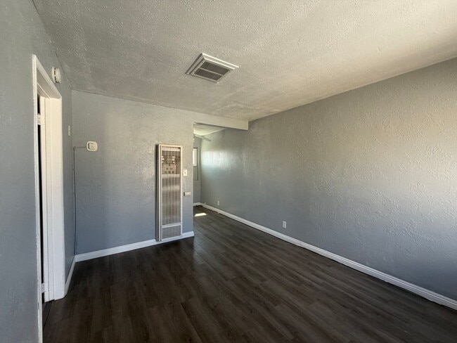 Building Photo - 400 W Fredricks St