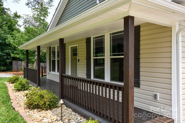 Foto del edificio - 6835 Ingleside Dr