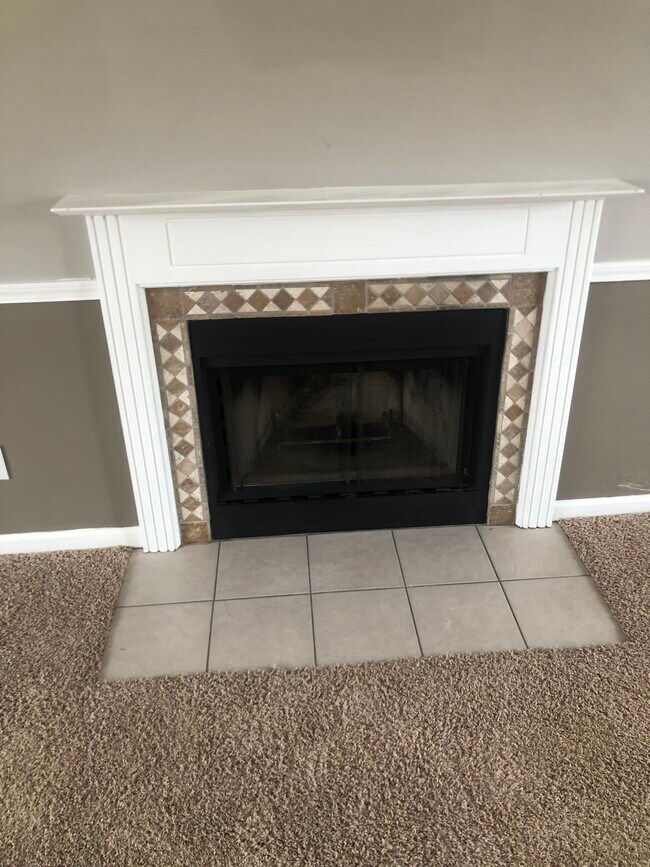 Building Photo - 18001 Grassy Knoll Dr