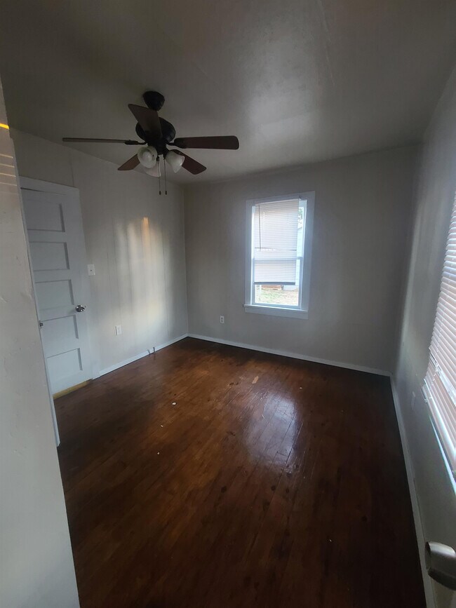Foto del edificio - 3309 S Brock Dr