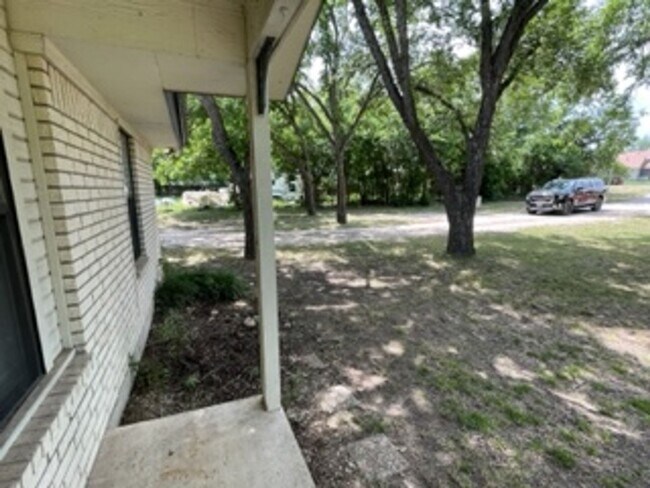 Building Photo - 1312 Central Texas Expy