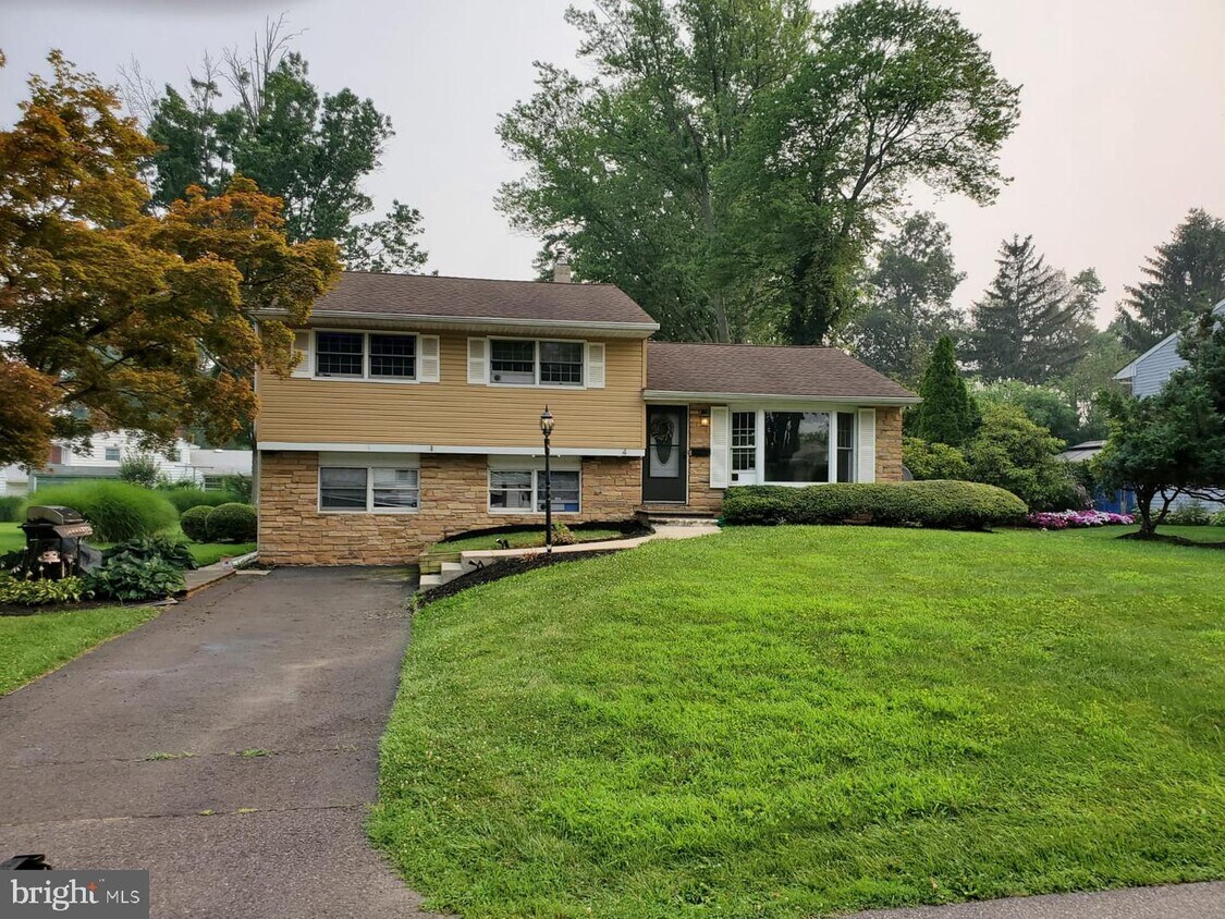 Primary Photo - 4 Sanner Dr