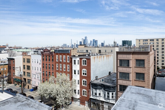 Aerial Photo - 521 Adams St