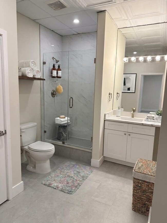 Foto del edificio - 15950 Bay Vista Dr