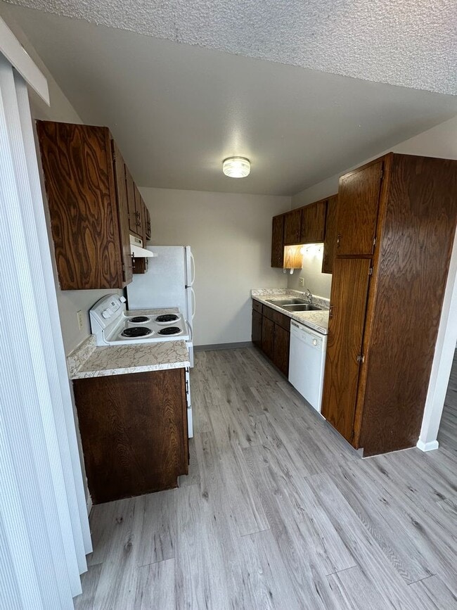 Building Photo - 4417 Parkview Dr