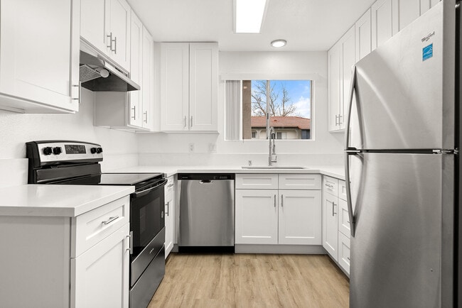 Building Photo - Terre at Canyon