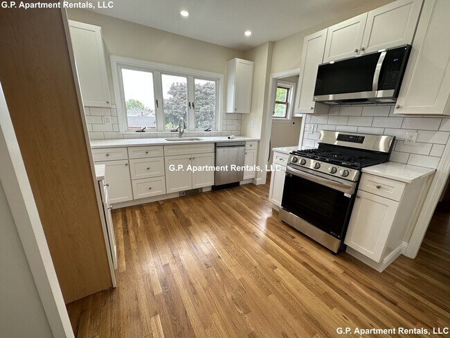 Foto del edificio - 57 Winthrop Rd