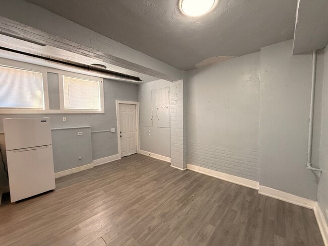 Foto del edificio - 1767 S Broadway