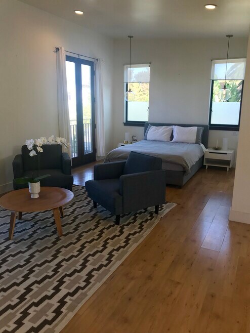 Building Photo - 1072 Amoroso Pl