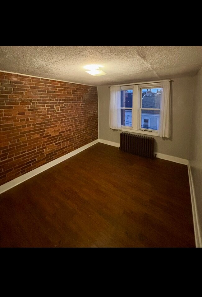 Building Photo - 223 42nd St