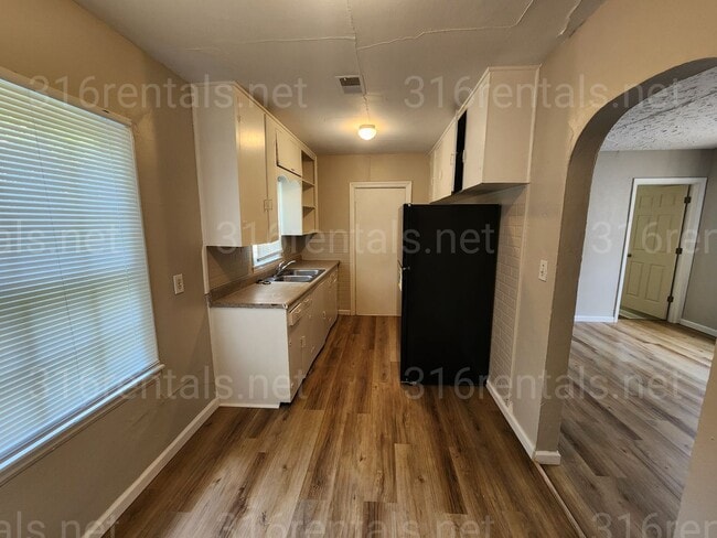 Foto del edificio - $950 - 3 bedroom / 1 bathroom - Single Fam...