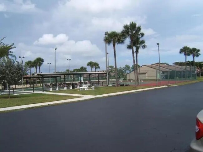 Building Photo - 819 Sky Pine Way