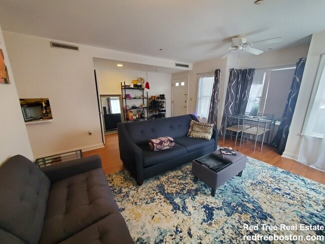 Building Photo - 8-10 Glencoe St. Unit 1