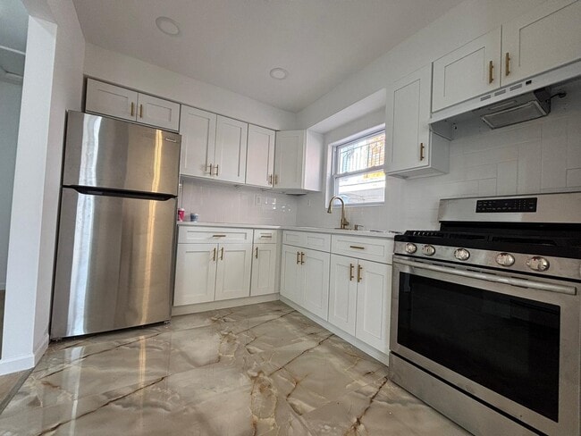 Foto del edificio - 9047 Palisade Ave