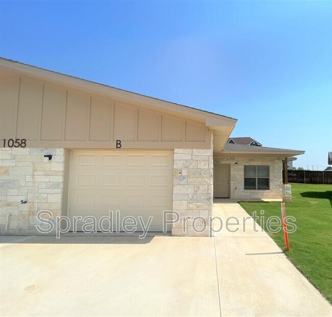 Building Photo - 1058 Hibiscus Dr