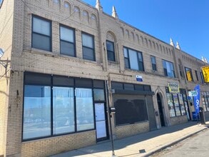 Building Photo - 3150 N Laramie Ave