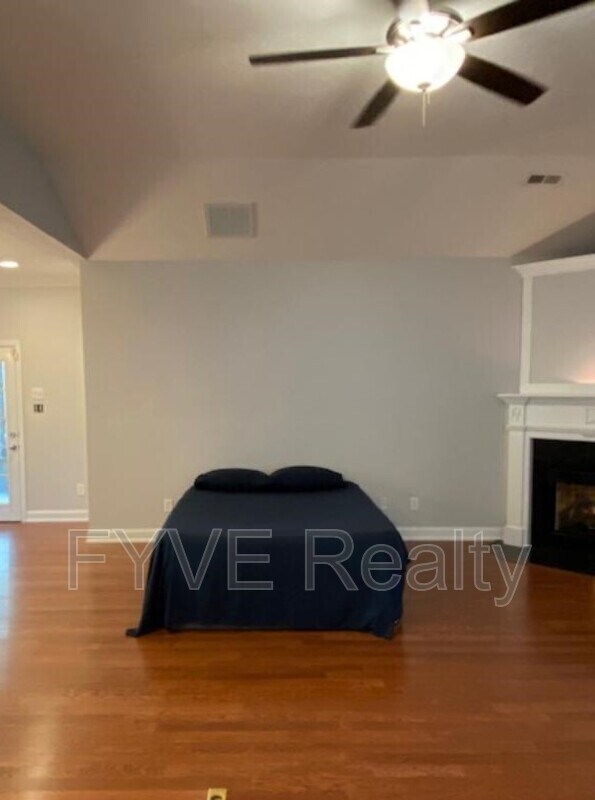Foto del edificio - 915 Gothic Manor Ln